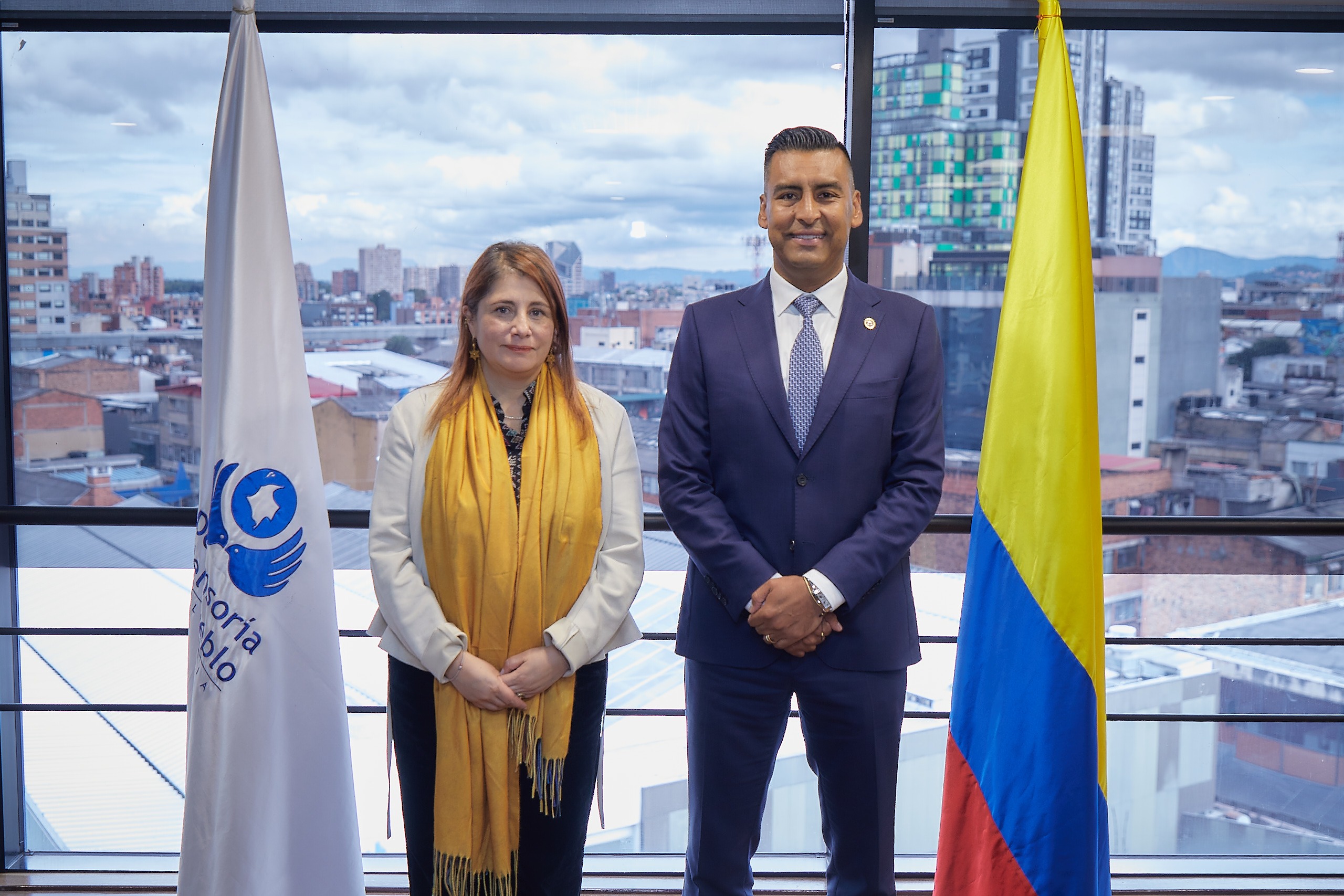 Defensora del Pueblo, Iris Marín, y el director del Instituto Nacional Penitenciario y Carcelario (Inpec), Teniente Coronel Daniel Gutiérrez Rojas.