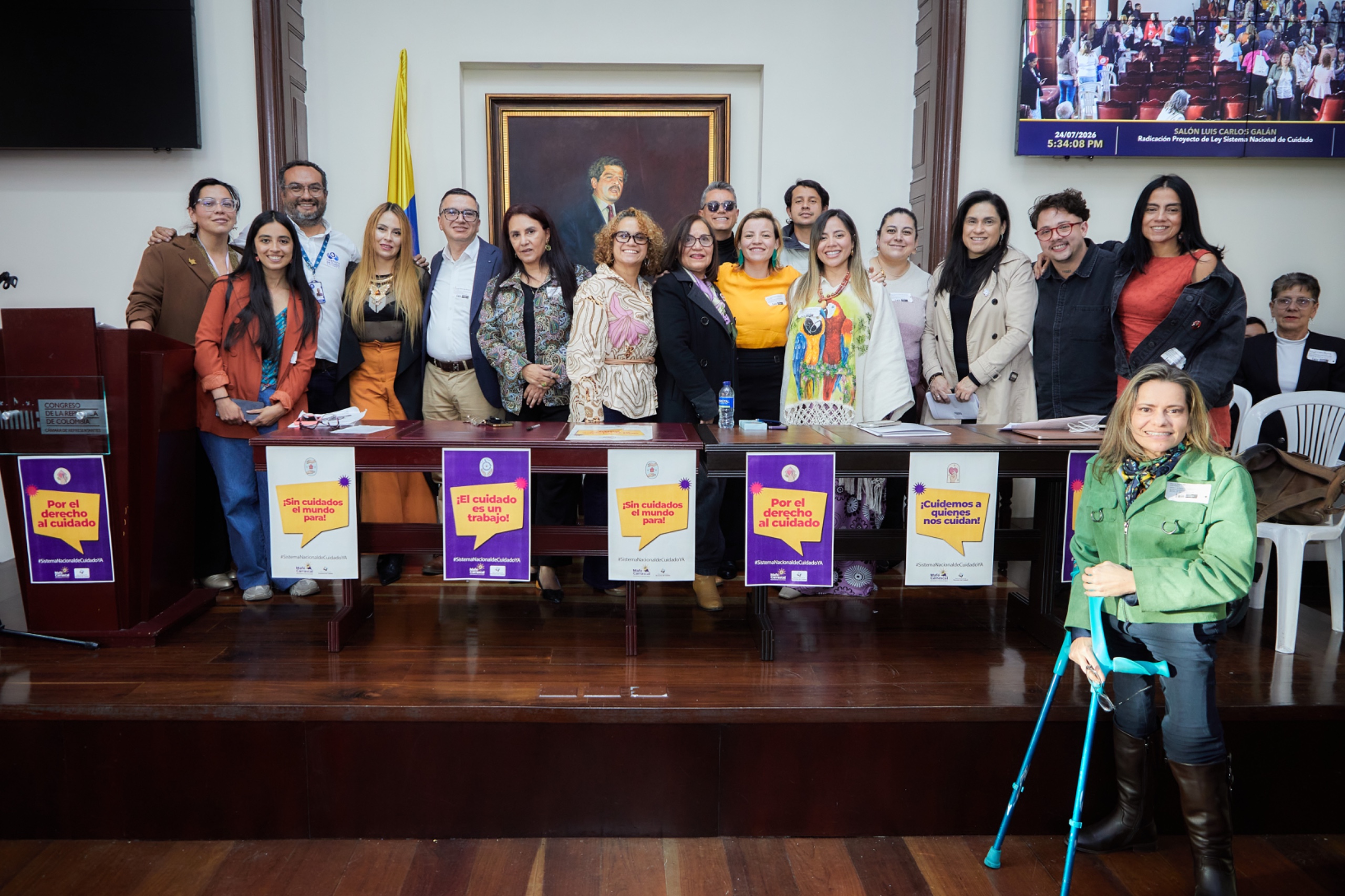 Mesa directiva y participantes en la audiencia pública de la Defensoría del Pueblo