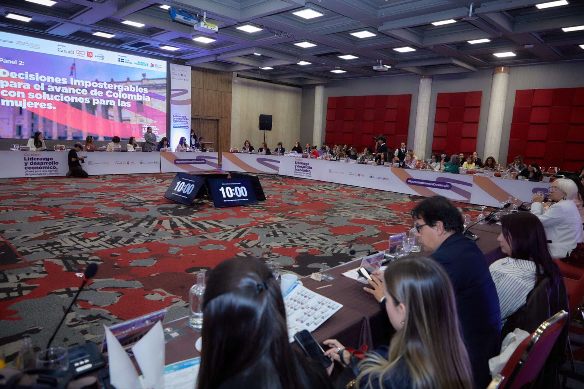 Defensora del Pueblo Iris Marín Ortiz interviniendo en la Cumbre de Liderazgo y Desarrollo Económico organizada por ONU Mujeres