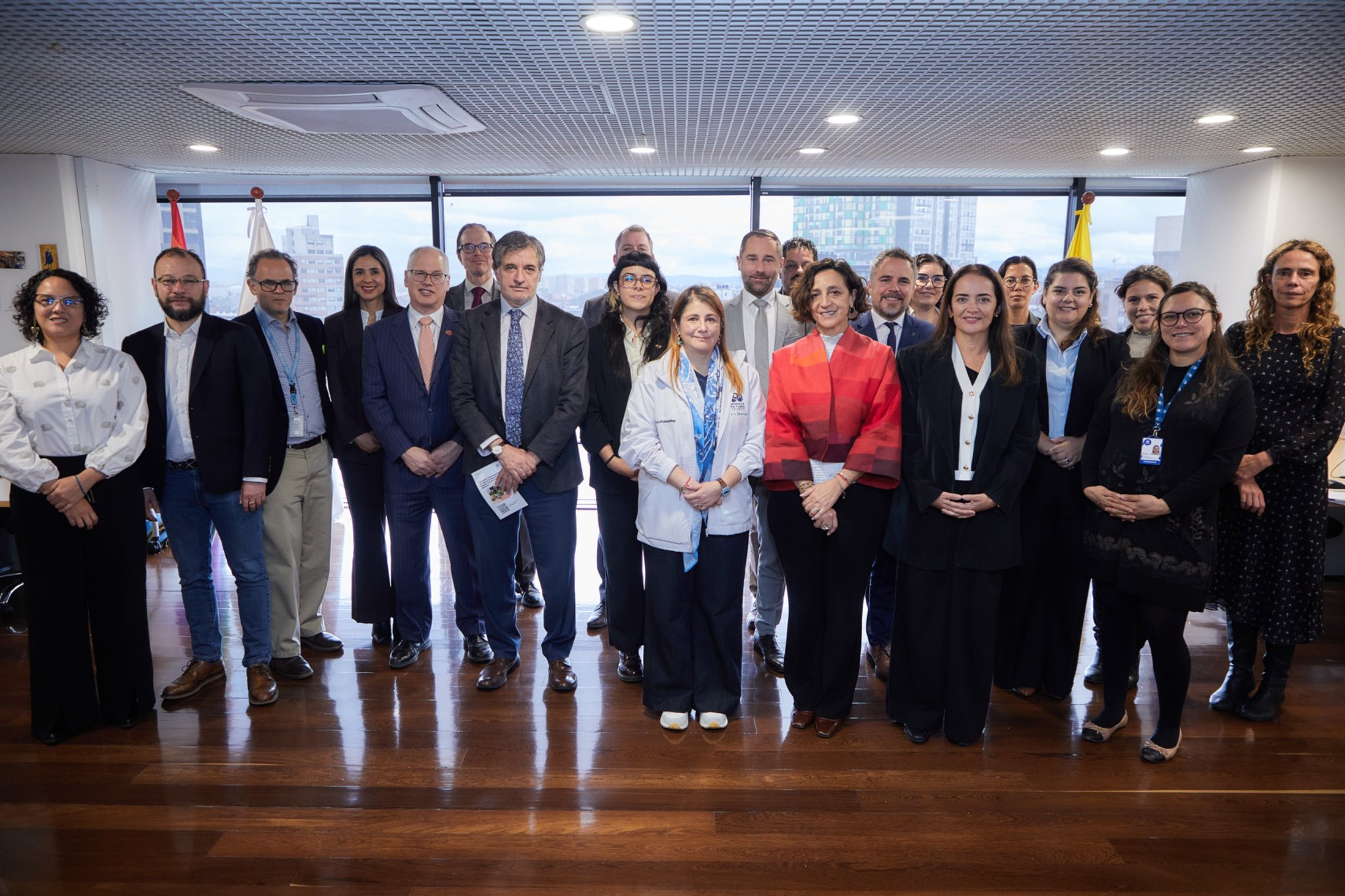 reunión con representantes internacionales