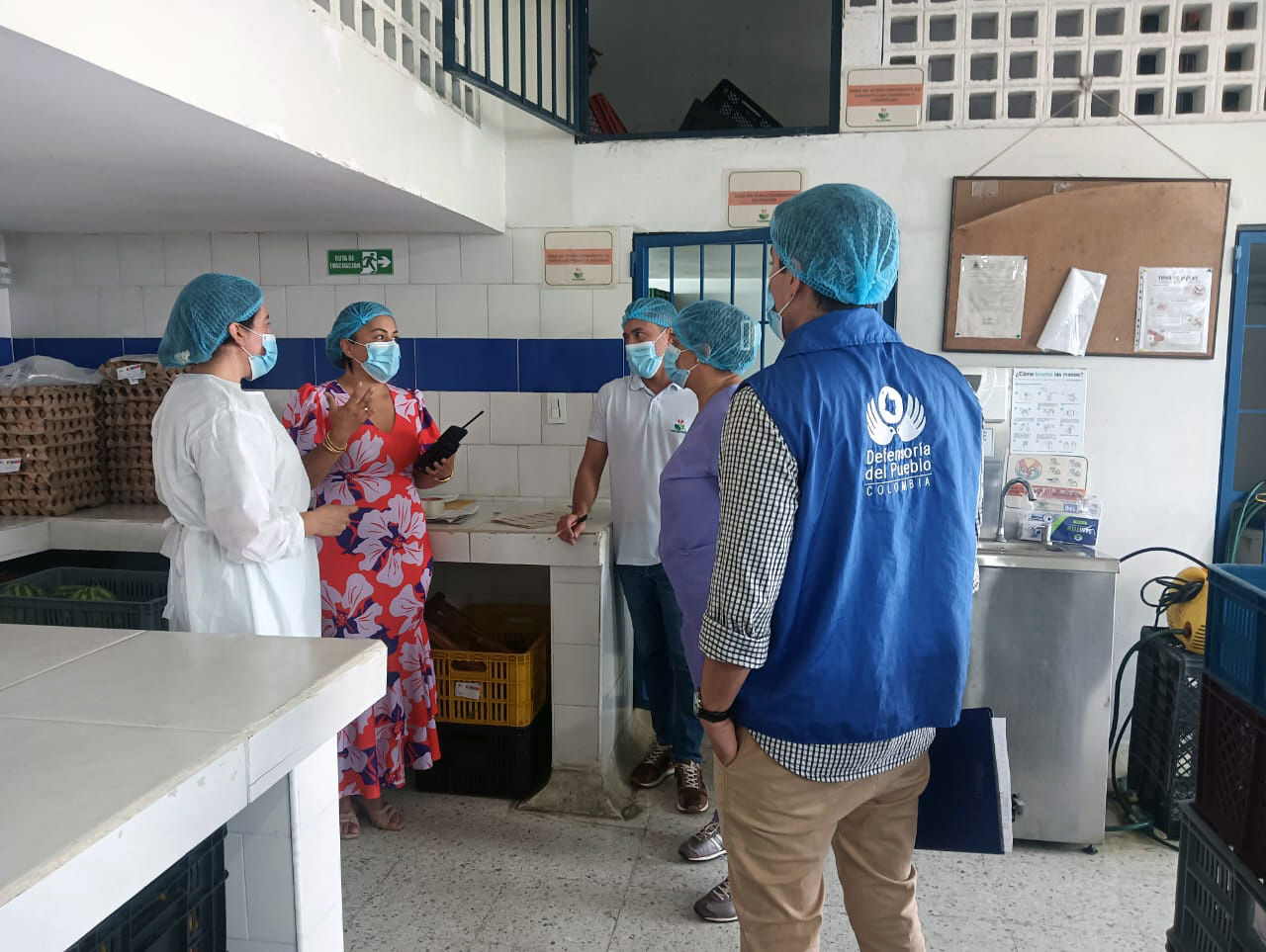 Funcionarios de la Defensoria del Pueblo durante la jornada de atencion y verificacion de derechos humanos en el municipio de Chaparral, Tolima