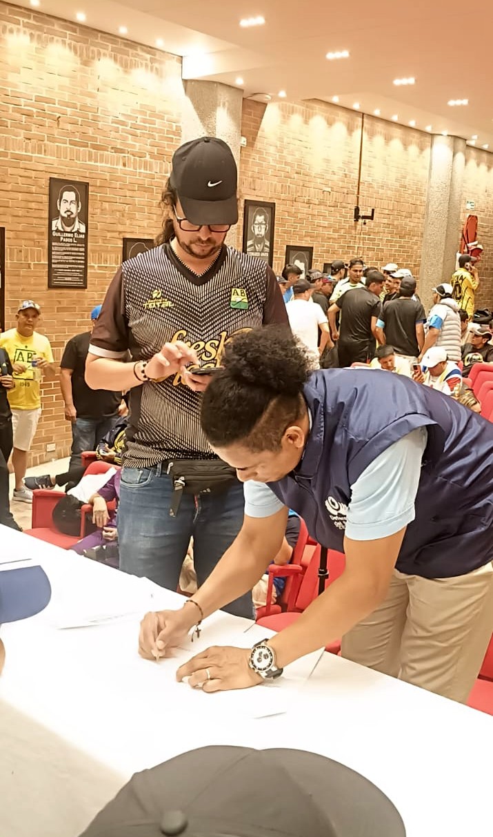 Firma del pacto de convivencia y no violencia entre barrismo y Defensoría del Pueblo