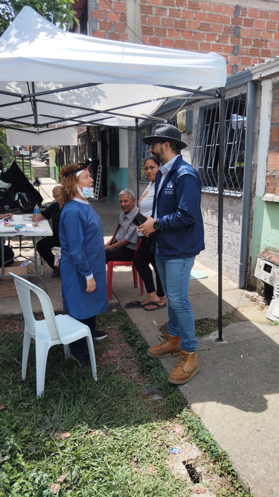 Defensor Regional Risaralda escuchando a la comunidad.