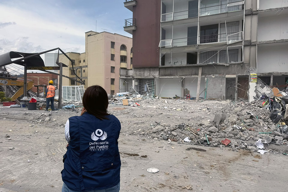 Presencia institucional tras terremoto.